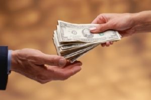 Perbedaan Antara Gaji Dan Upah