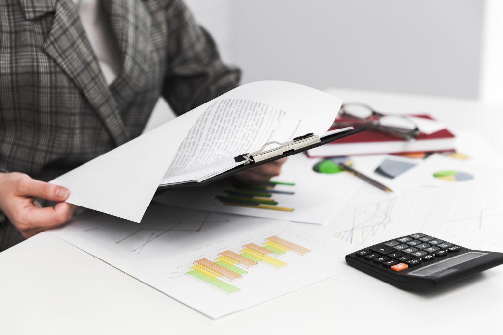 Business Woman Working Office Desktop 1024x683