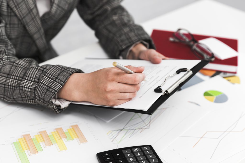 Business Woman Working Office Desktop 3 1024x683